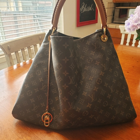 artsy louis vuitton tasche